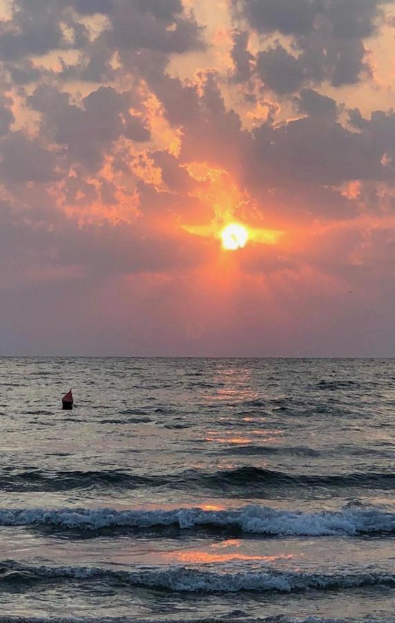 Appartamento Theo Summerland Seaview Mamaia Esterno foto